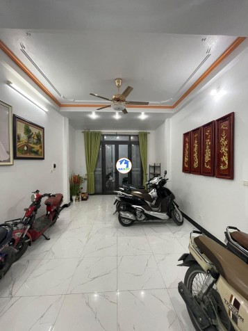 Cần bán nhà phố Vũ Lăng, Tứ Hiệp 39m 5 tầng, oto đỗ cửa giá chỉ hơn